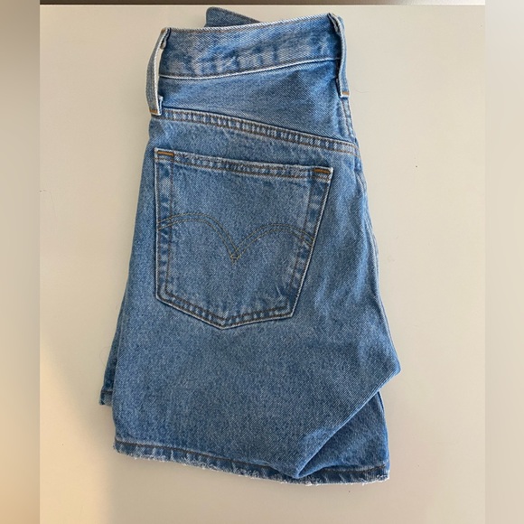 Levis 501 mid thigh shorts - Picture 3 of 5